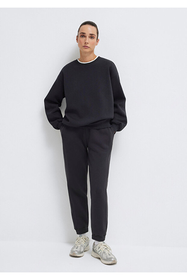 Schwarzes Basic-Sweatshirt mit Rundhalsausschnitt 1610198-900 - 3