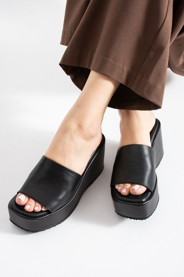 Tibu Thick-Strapped Wedge Heeled Stylish Casual Comfortable Leather Sabo Slippers