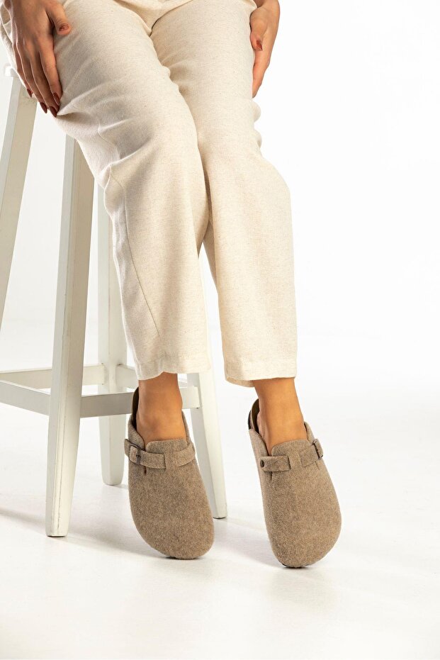 7004 Unisex Beige Wool Felt Daily Home Slippers