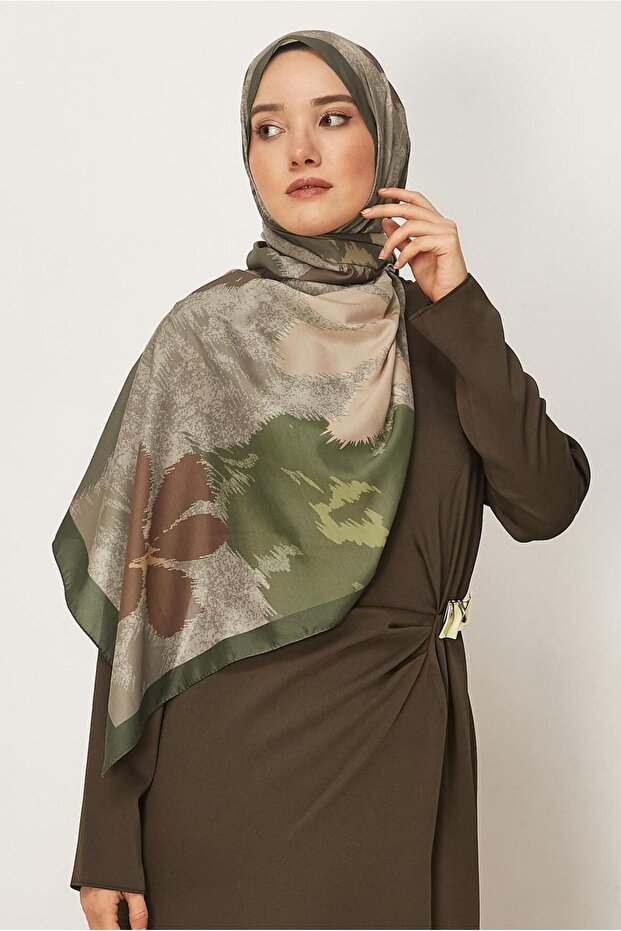 شال بنقشة زهور 8632