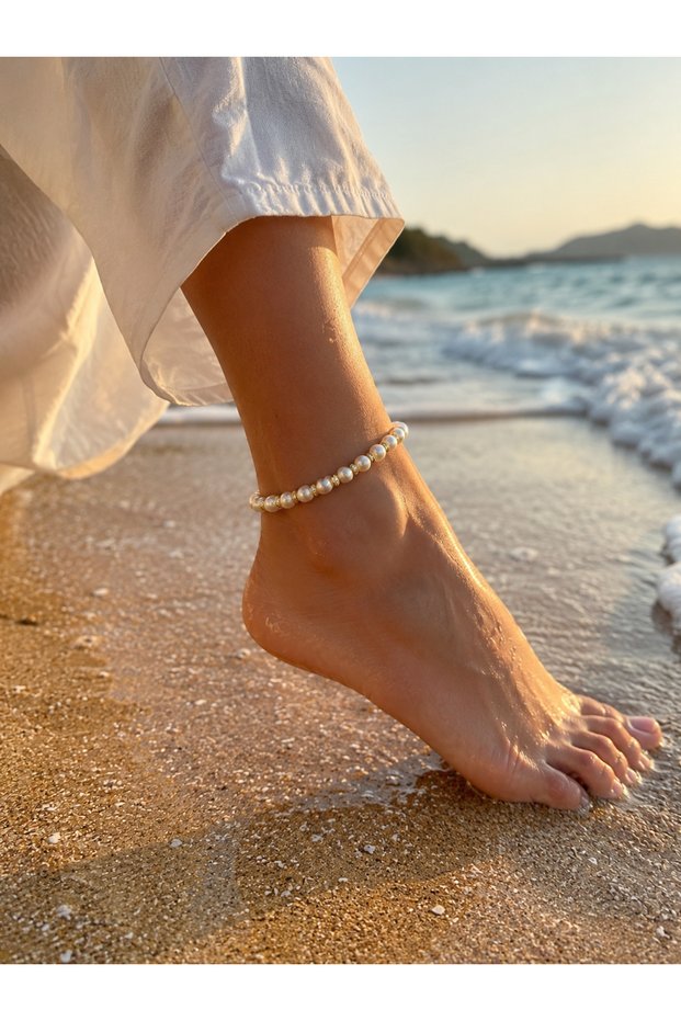 Elegant Anklet with Pearl Detailing Stylish Foot Accessory to Match Casual and Summer Outfits