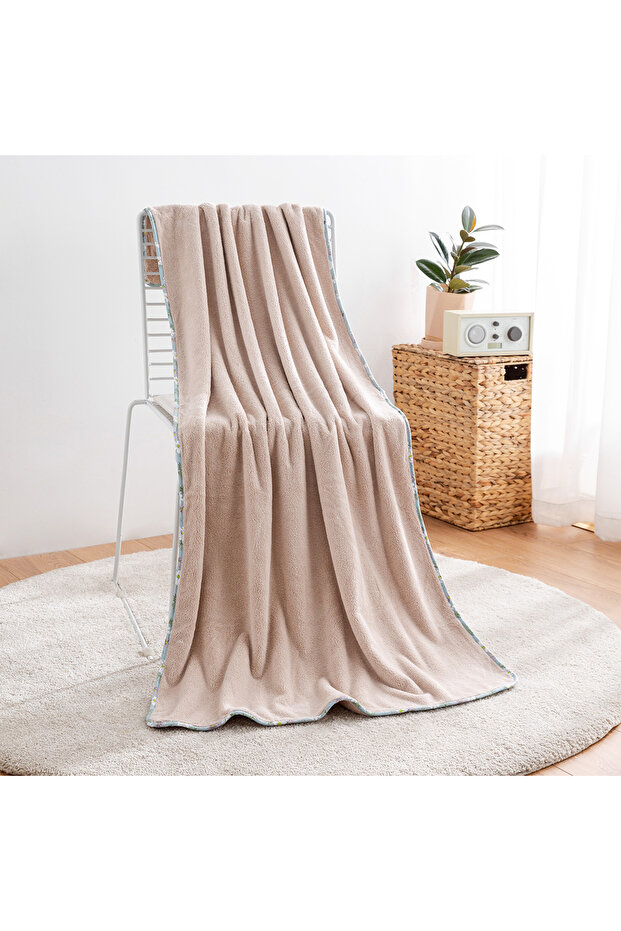 Elegant Medium Bath Towel Sage Green Soft Absorbent Bathroom Towel