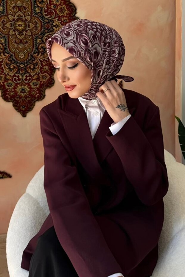 وشاح ناعم منقوش باللون البرتقالي
