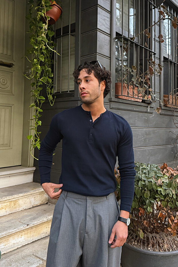 Long Sleeve Buttoned T-Shirt