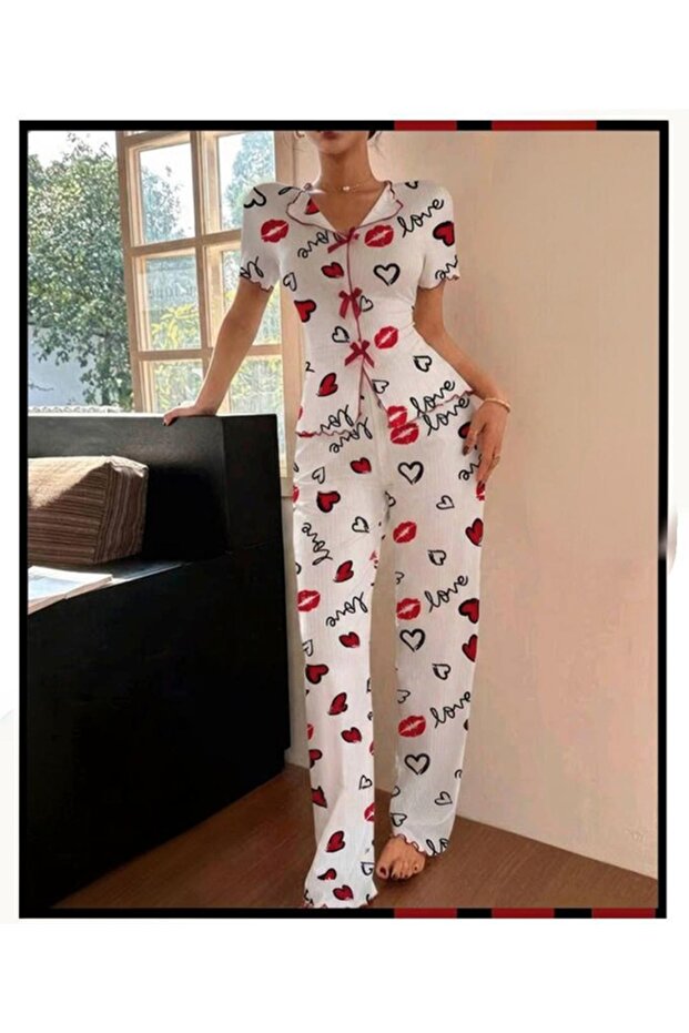 Short Sleeve Heart and Kiss Patterned Pajama Set