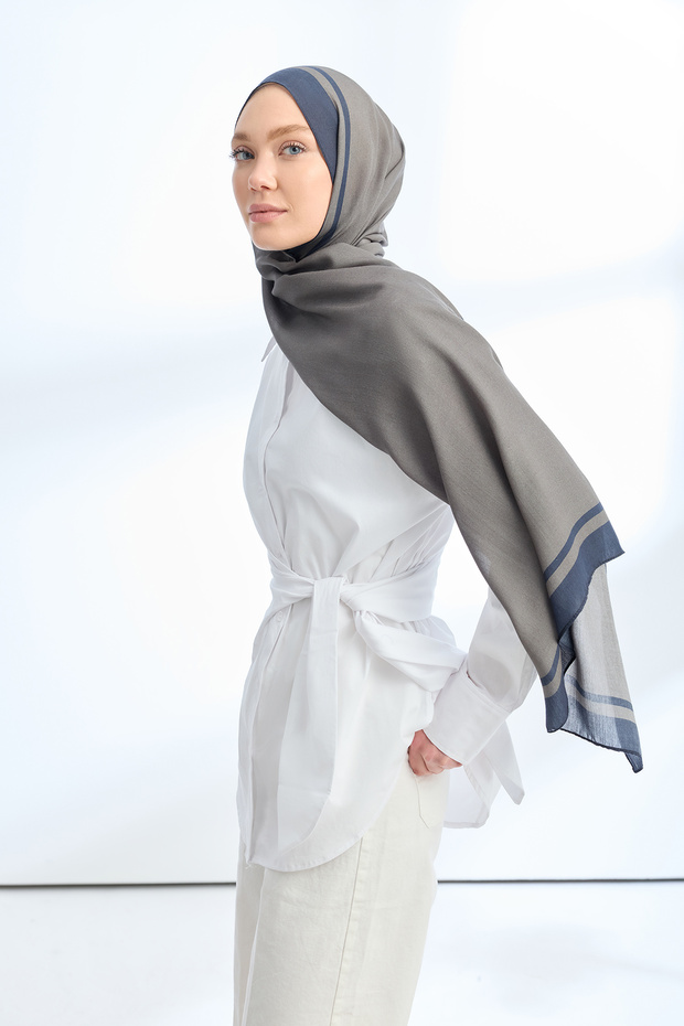 شال أنيق بتصميم هارموني فريم - رمادي