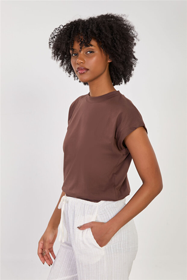 Women's Low Sleeve Basic T-Shirt - Brown