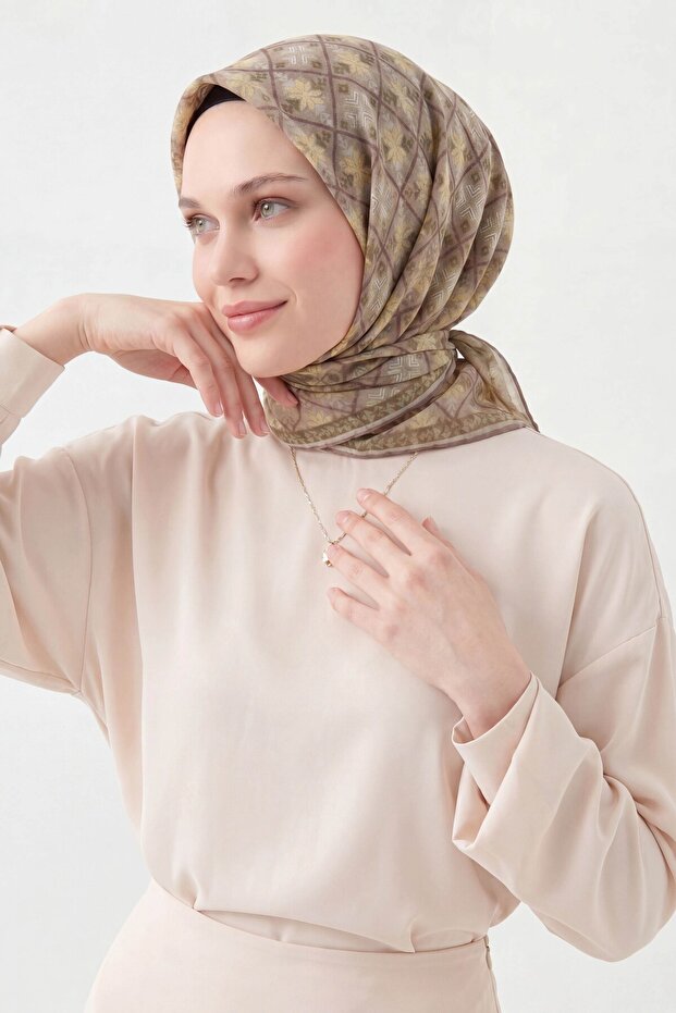 وشاح ناعم بتصميم بسيط من فرو المنك