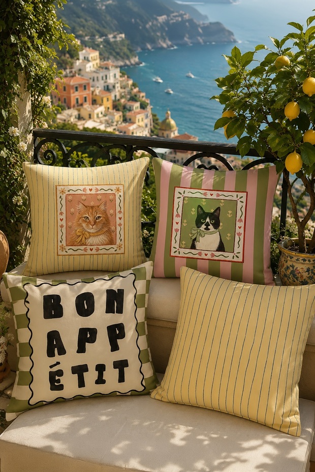 Cats Patterned 4-Piece Throw Pillow Cover Set with Ribbons