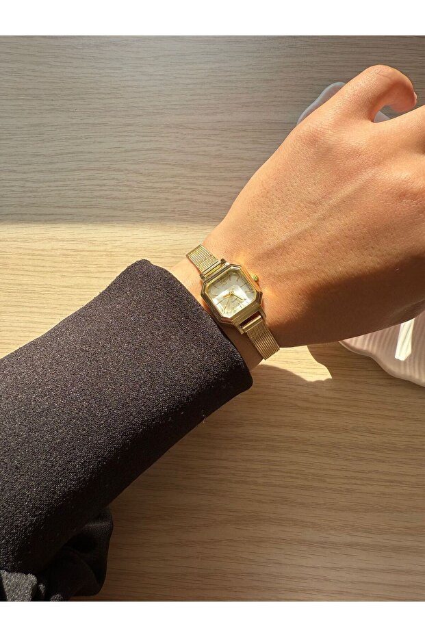 Minimal Wicker Women's Wristwatch Gold