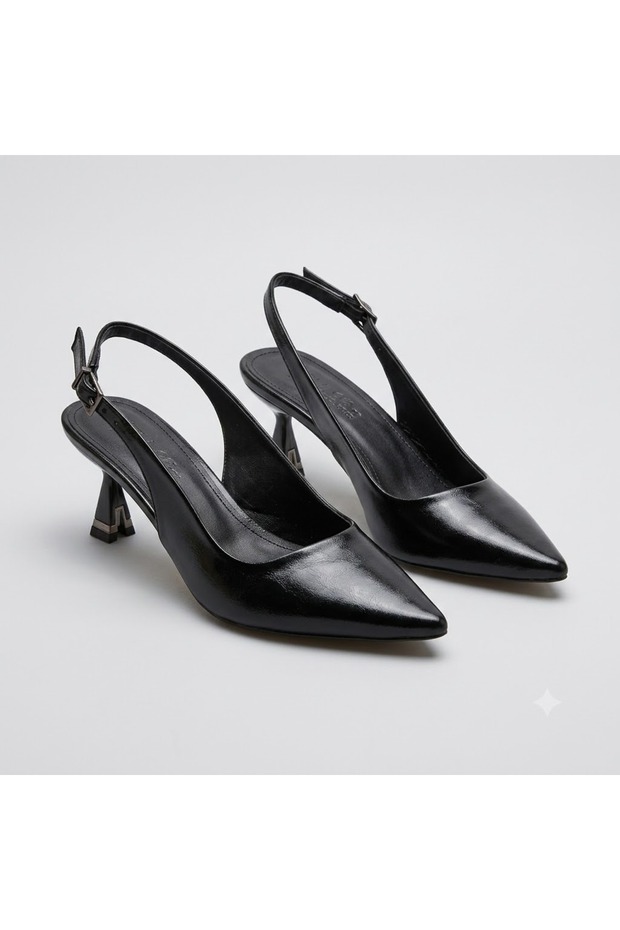 (Park Moda) Closed Toe Women's Shoes with Low Heels Black