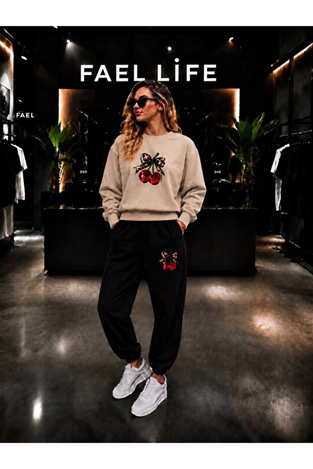 Unisex Wide Cut Zero Neck and Sweatpants Set with Cherry Ribbon Print