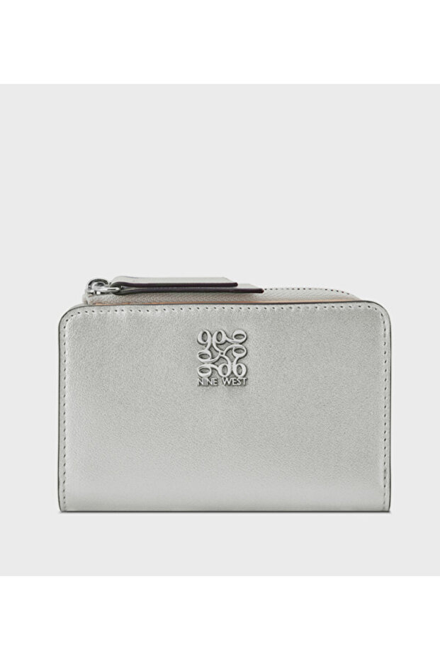 حامل بطاقات نسائي فضي مزخرف