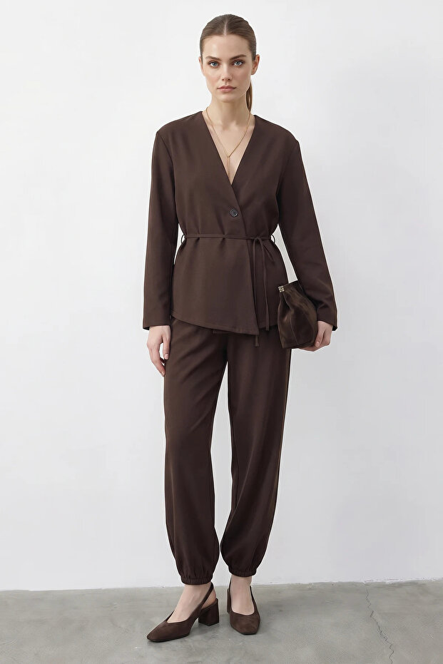 Women's Tied Double-Breasted Jacket with Elastic Cuffs and Comfortable Brown Trousers Set
