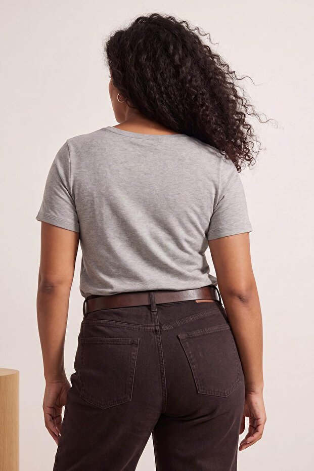 Gri Melanj Renk Bloklu Fitted/Vücuda Oturan Kısa Kollu Yumuşak Örme Büyük Beden Bluz TBBSS26AF00211 - 4