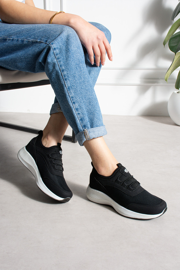 Unisex 04 Black and White Sneaker Daily Light Sole Breathable Rubber Lace-Up Shoes