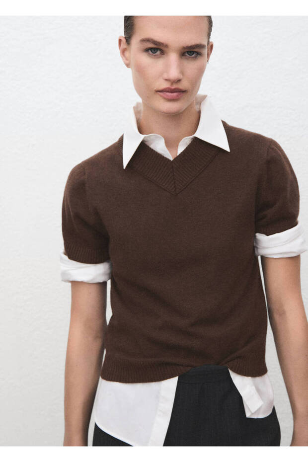 V-neck knitwear sweater
