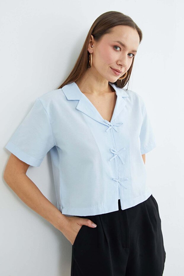 Bow-Tie Buttoned Crop Shirt