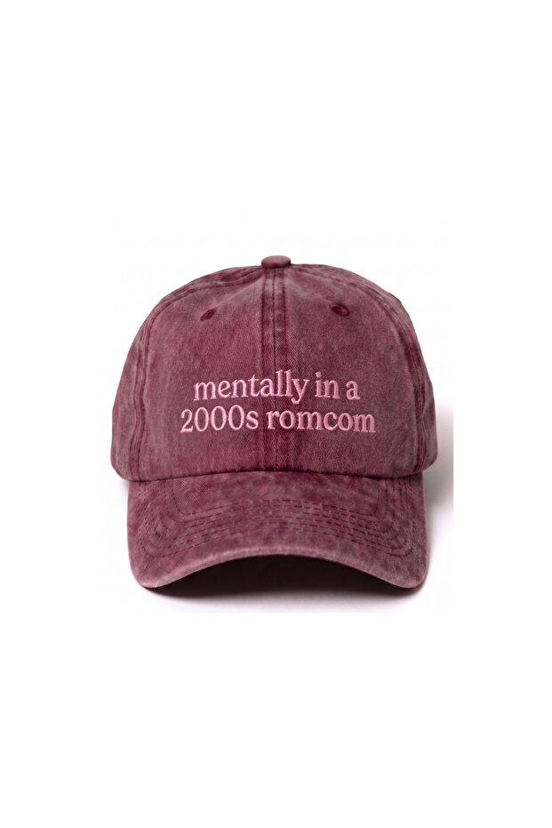 قبعة بيسبول مطرزة قابلة للغسل بتصميم "Mentally in a 2000s romcom" / قبعة بيسبول مطرزة قابلة للغسل بتصميم "Mentally in a 2000s romcom"