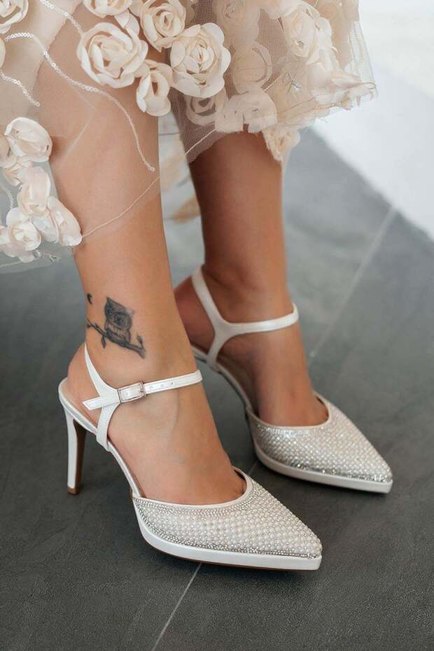 Daffy Stoned Closed-Toe Platform Heeled Bridal Shoes