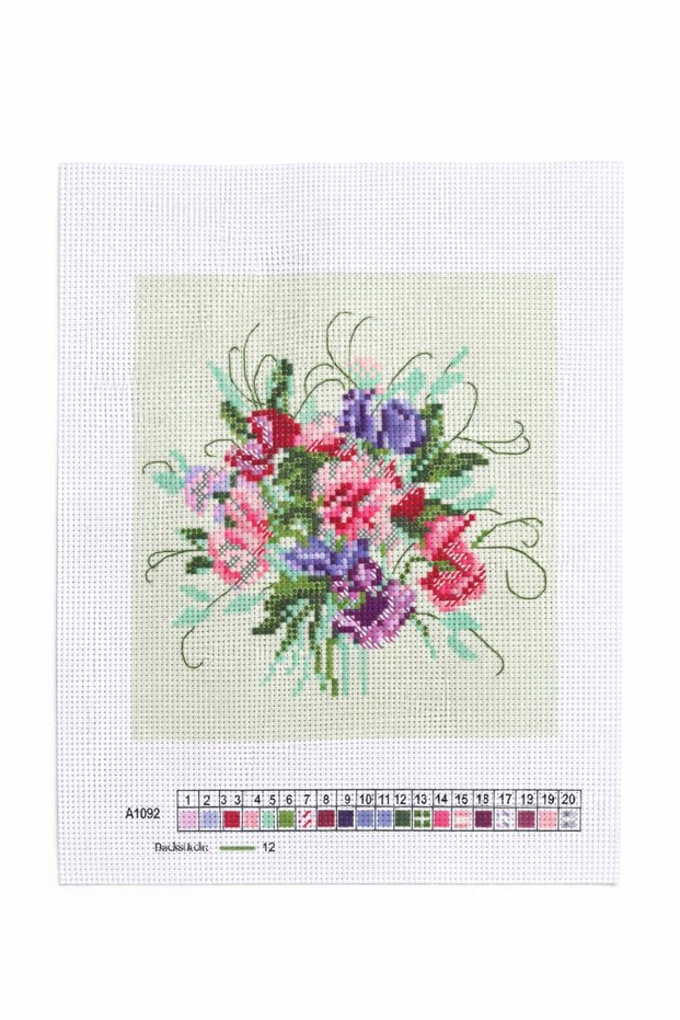 Patterned Cross Stitch Set – Handcrafted Embroidery Kit, Complete Set with Colored Threads 20X28
