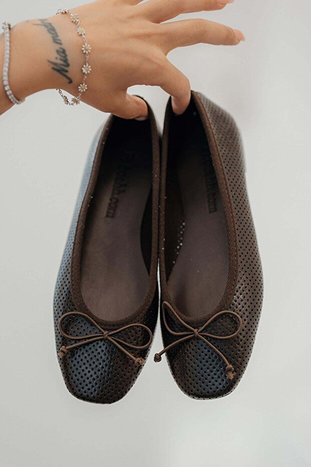 Fedora Bowknot Hole Print Leather Ballerinas Brown