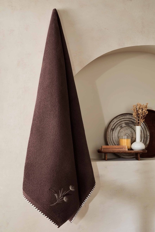 Pampas Embroidered Bath Towel 90X150 cm