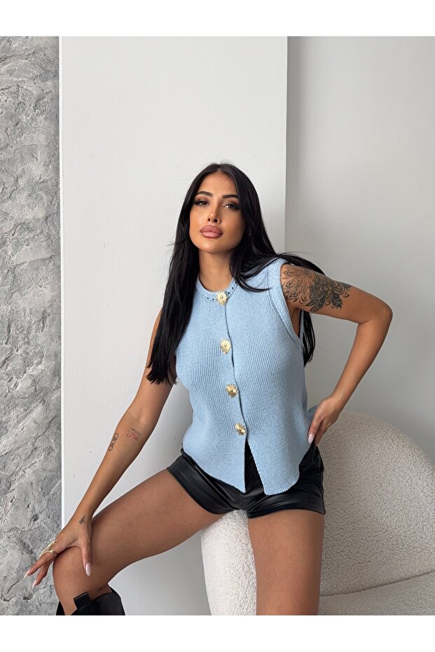 سترة قطنية بأزرار معدنية