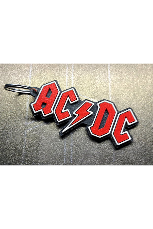 سلسلة مفاتيح بتصميم موسيقى الروك AC/DC