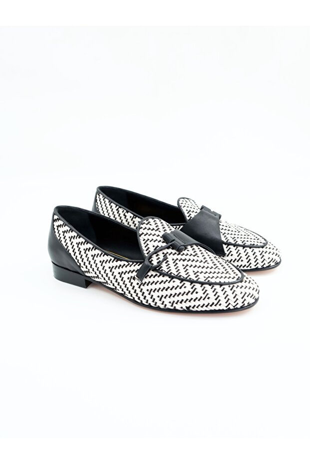Woman's genuine leather flat shoes black white