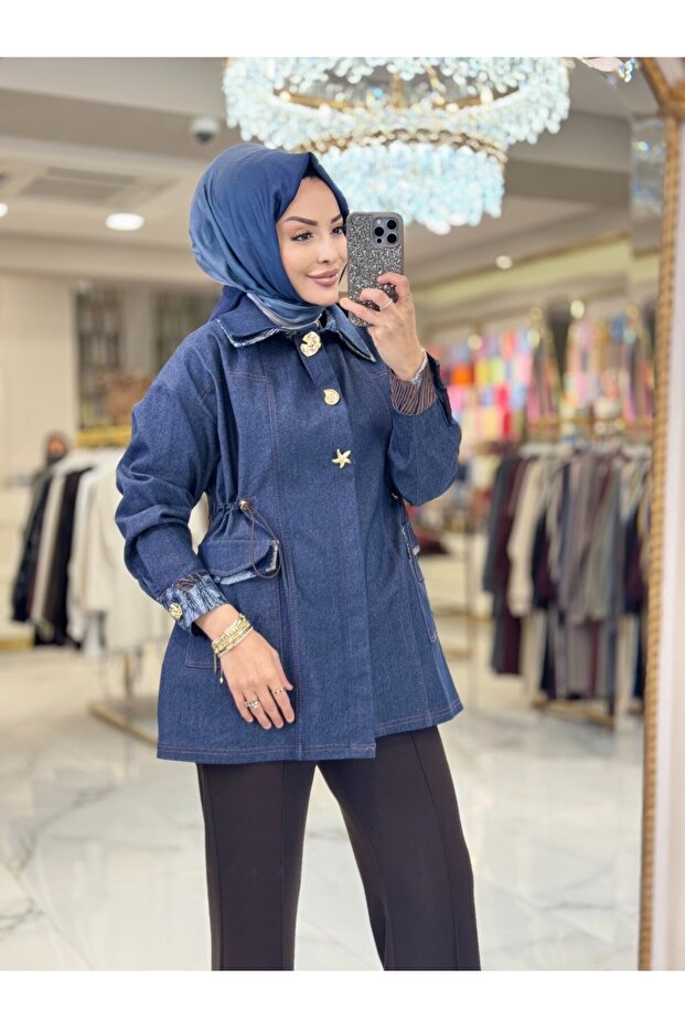 25545 سترة مزينة بنمط على شكل ياقة باللون الأزرق الداكن
