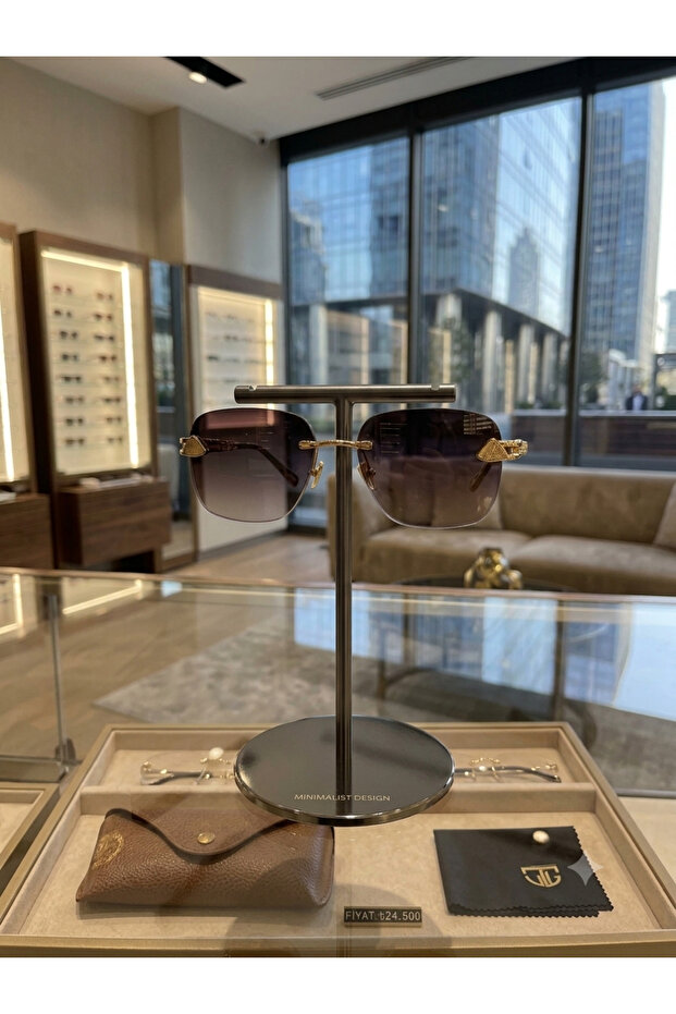 Summer Must-Have: Enjoy the Sun with Trendy Sunglasses.