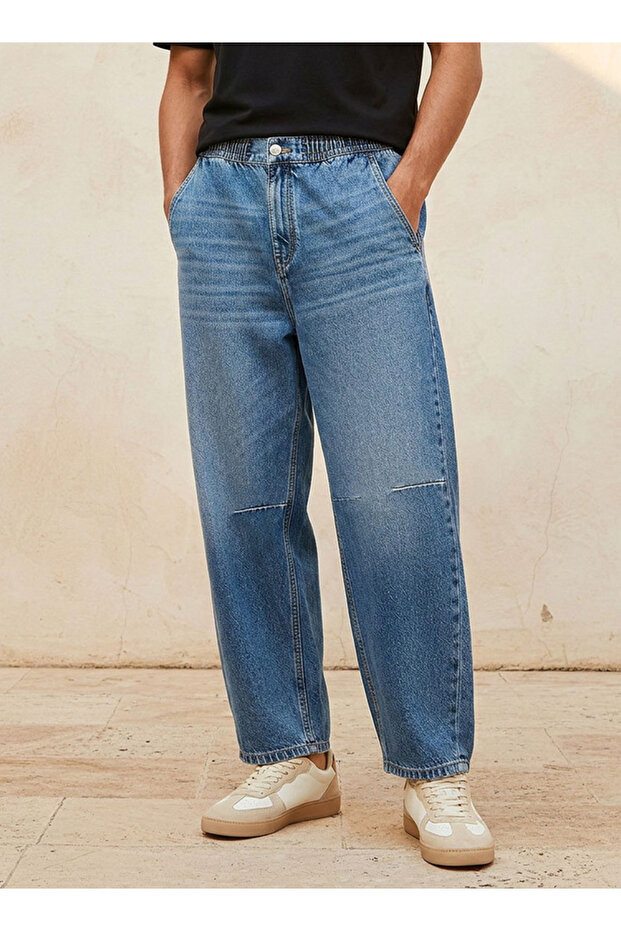 Denim Straight Fit Button Closure Jeans