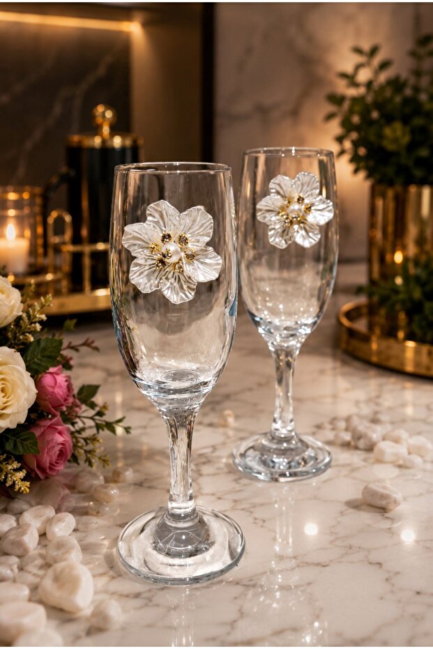 ® 2-Piece Soft Drink Cup with White Flower Motif