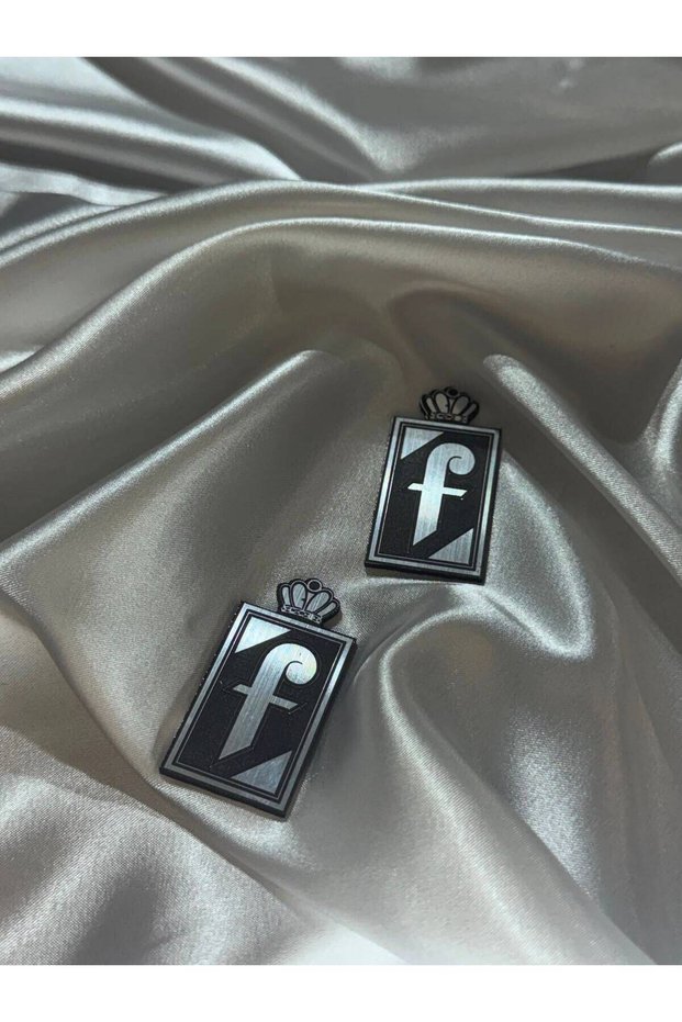 نموذج PINIFARINA مزخرف بشعار مزدوج من TAÇLI PİNİNFARİNA