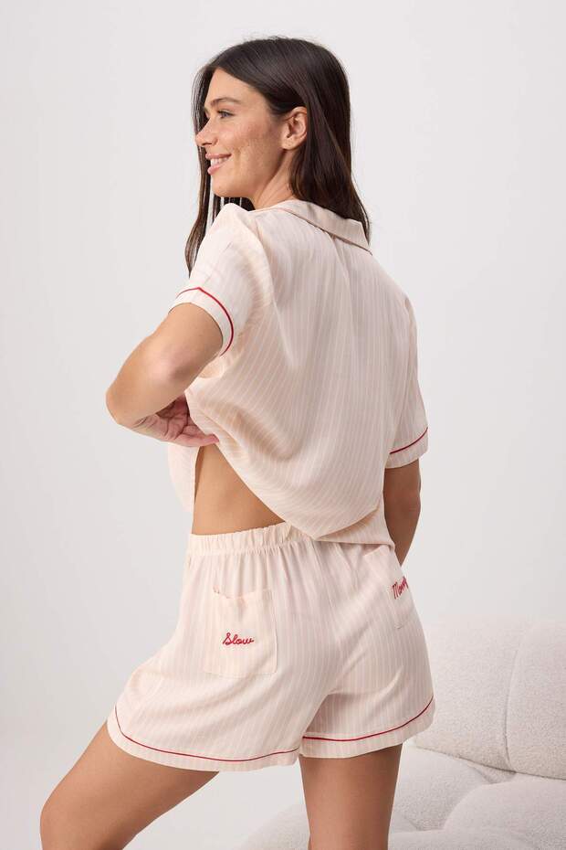 Trendyolmilla  Pembe Çizgili ve Sloganlı Biye Detaylı Viskon Dokuma Pijama Takımı THMSS26PT00206 - Görsel 2
