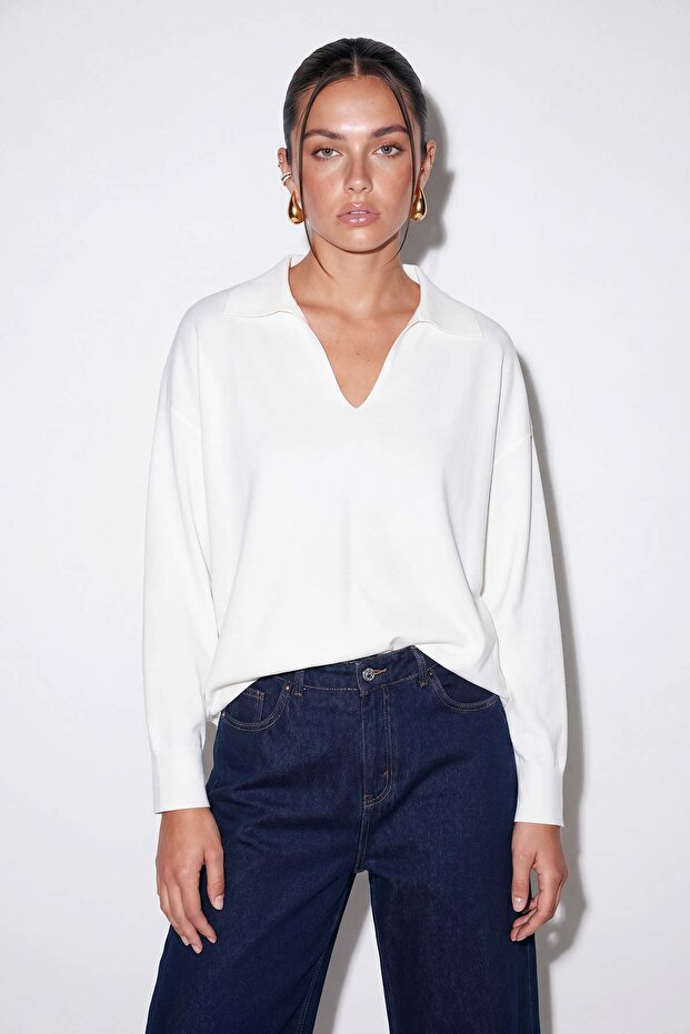 Beyaz V Yaka Düğmesiz Extra Oversize Gömlek TDRSS26GO00084 - 3
