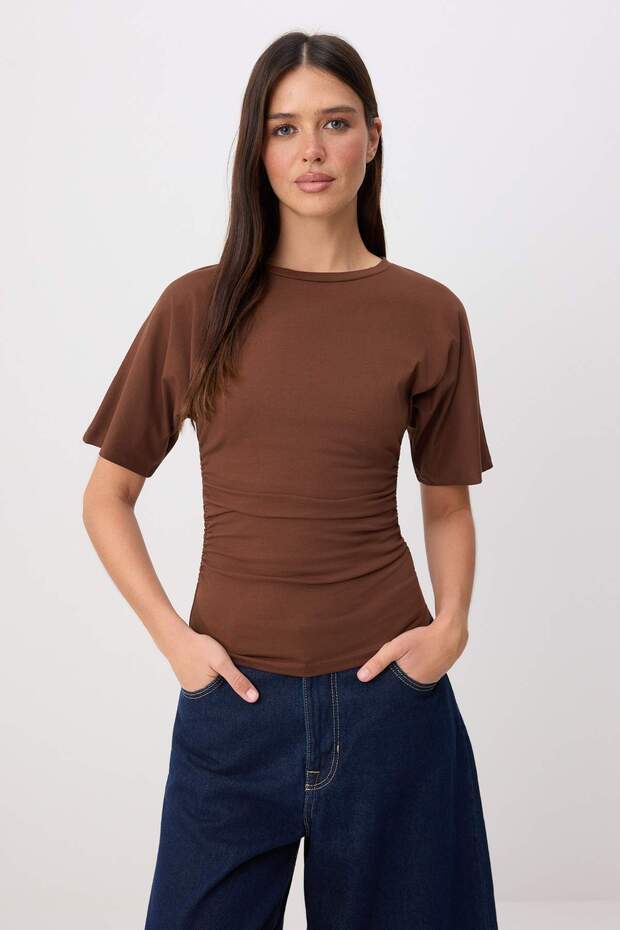 Trendyolmilla  Ekru-Kahverengi 2'li Fitted/Vücuda Oturan Kısa Kollu Esnek Örme T-Shirt TWOSS26TS00319 - Görsel 3