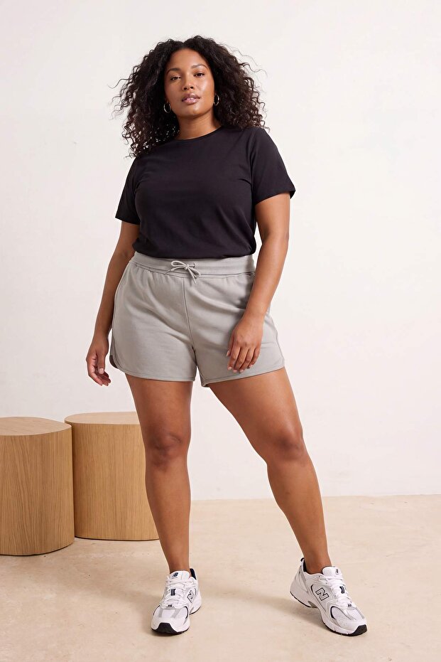Gri Bel Detaylı Basic Biyeli Rahat Örme Büyük Beden Şort & Bermuda TBBSS26AP00052 - 2