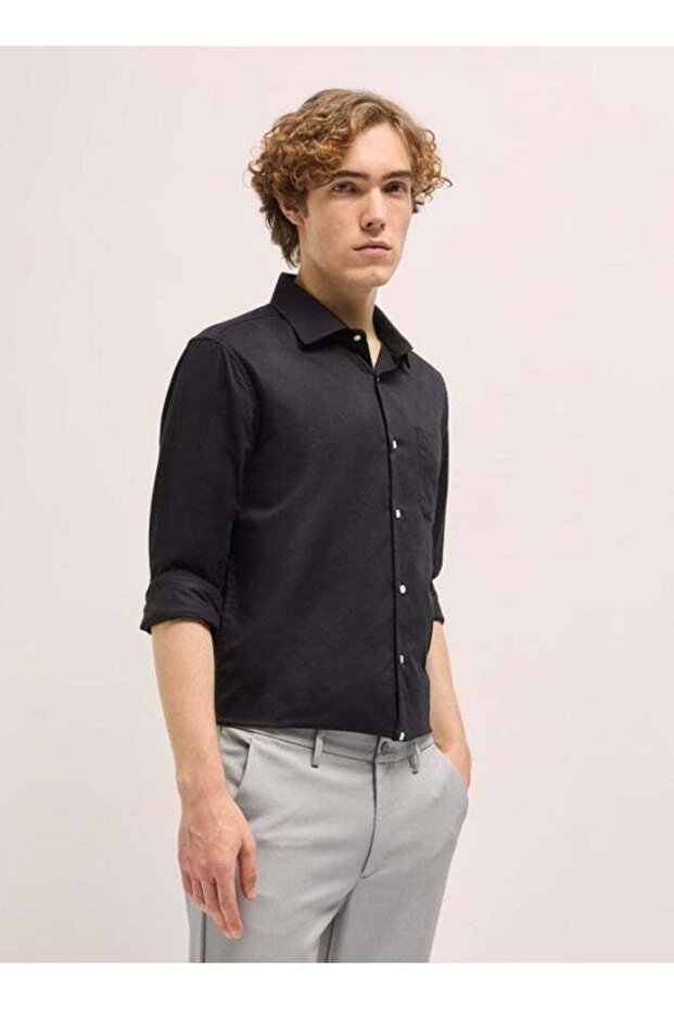 Men's Classic Black Tailored Fit Solid Formal Shirt for Every Occasion
