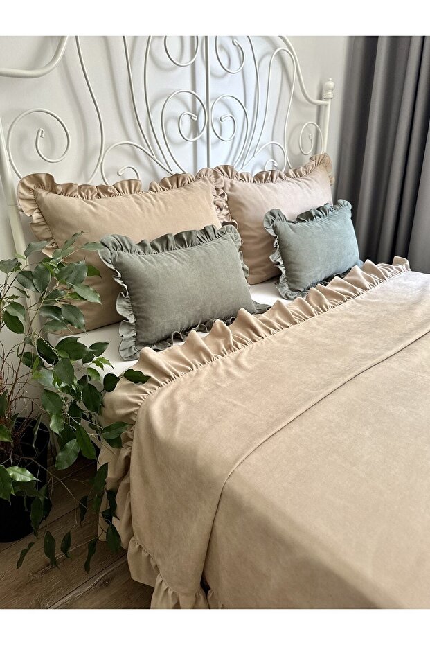 Frilly Beige Bedspread Double - 5