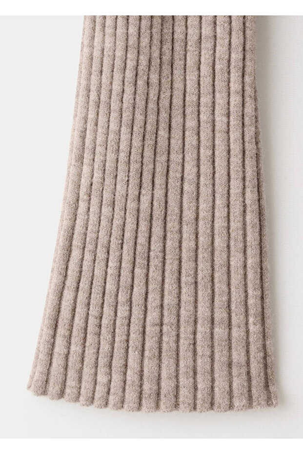 Geripptes Kleid mit Perkins-Kragen - 8