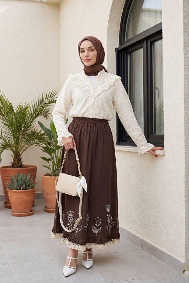 Lace Embroidered Skirt with Elastic Waist -Brown