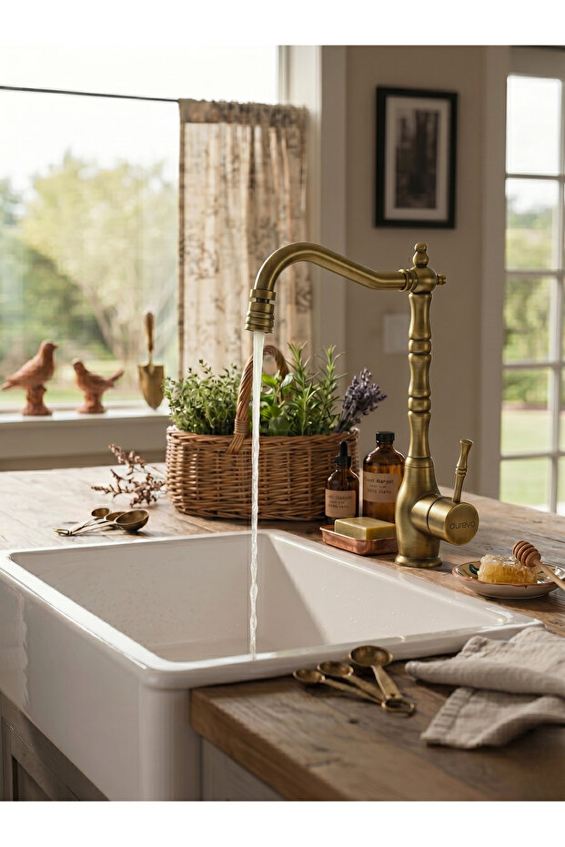 Rustic Vitange Kitchen Sink Faucet - Zen Design Brass - 360 ° Movable Headboard-Subtle Elegant Handle / Antique Color