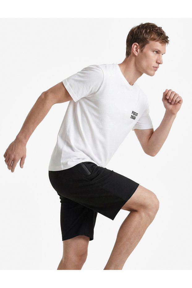 Straight Fit Zippered Pocketed Lace-Up Waist Sports Shorts