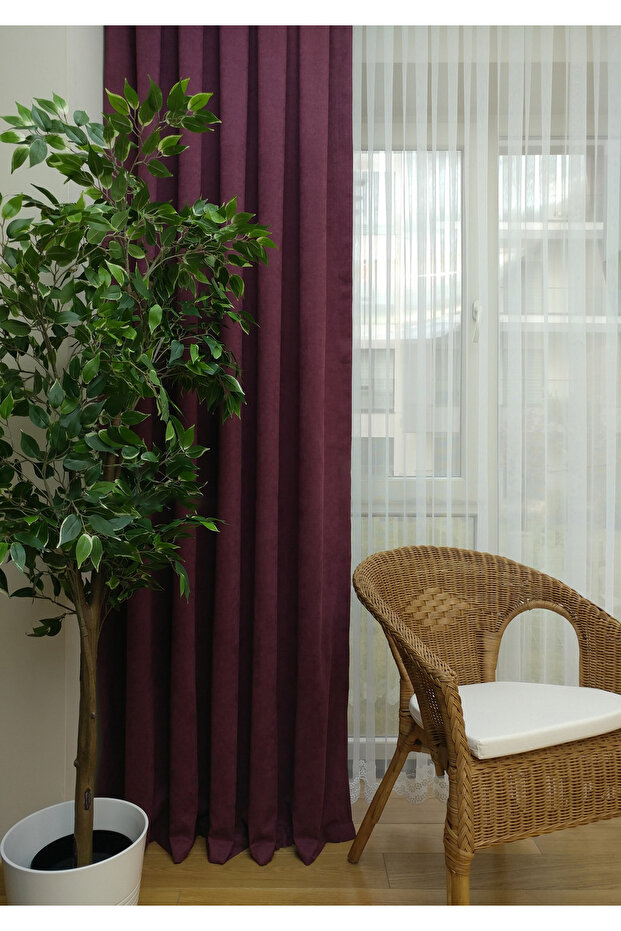 ستارة خلفية ناعمة مطوية بلون سادة من Crown Plum، 1/2,5 بطيات عادية (متوسطة)، جناح واحد