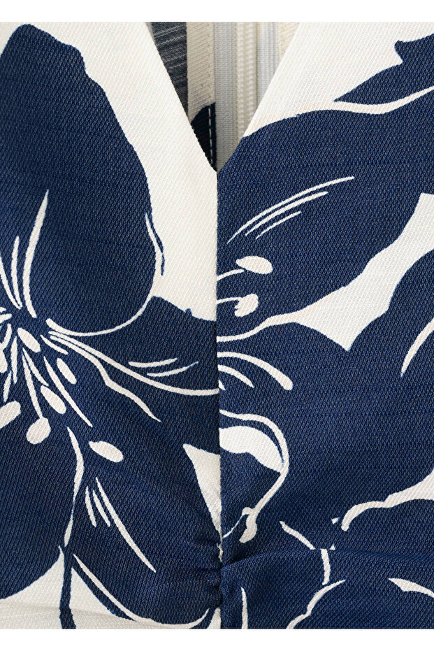 Yan tarafı drape çiçekli elbise - 8