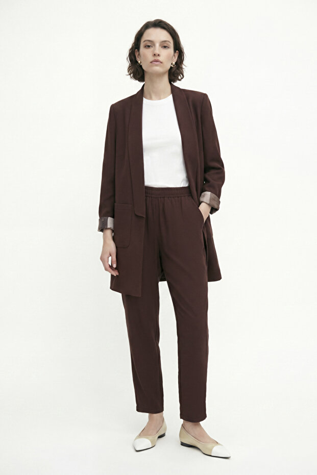 Classic Brown Suit with Shawl Collar and Pocket Detail 1103