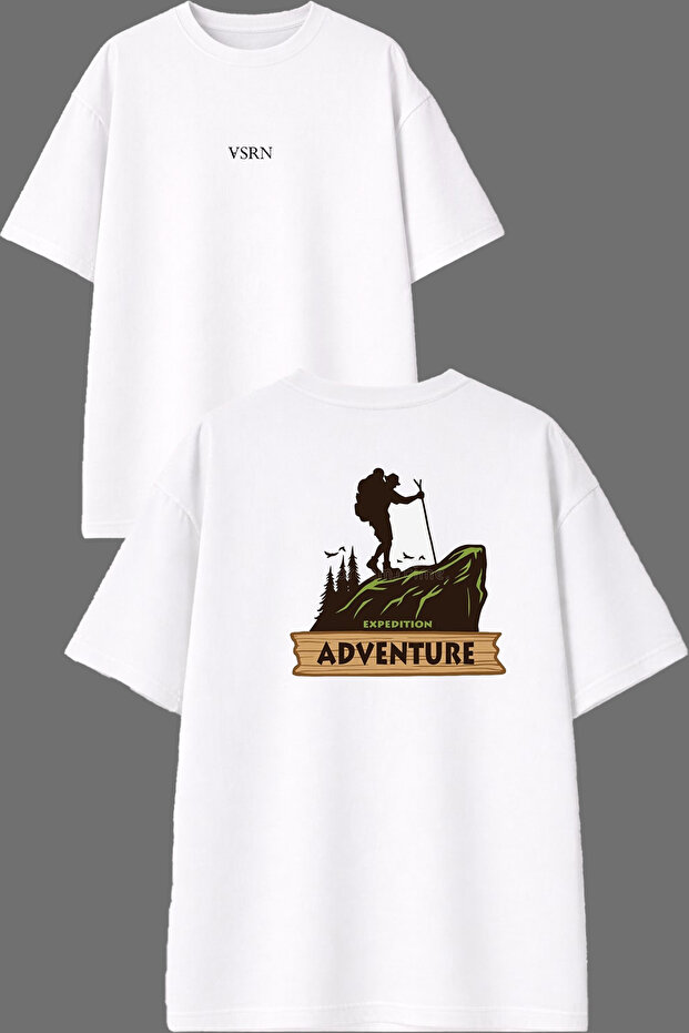 تي شيرت أبيض كبير الحجم بتصميم Adventura Mountaineer مطبوع من الأمام والخلف