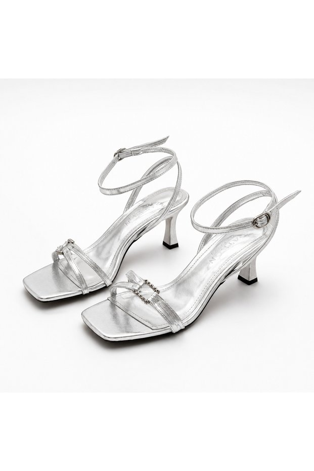 Elegant Thin Strap Women's Heeled Shoes with Stone Detail – Stylish and Modern Design